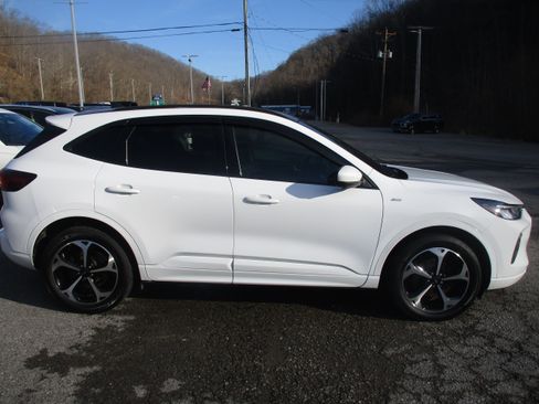 Used 2023 Ford Escape ST-Line Select w/ Tech Pack #2 AWD/4WD image 3