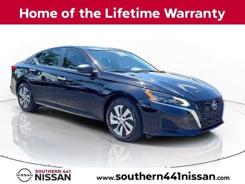 Certified 2025 Nissan Altima 2.5 S FWD image 1