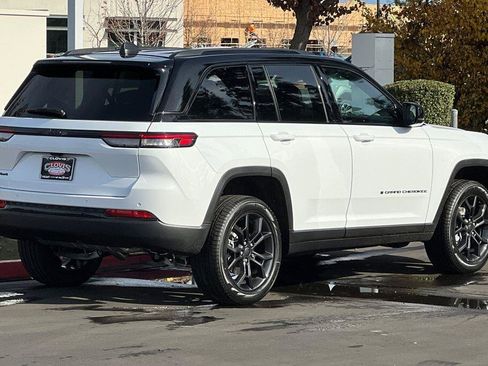 New 2025 Jeep Grand Cherokee Limited image 4