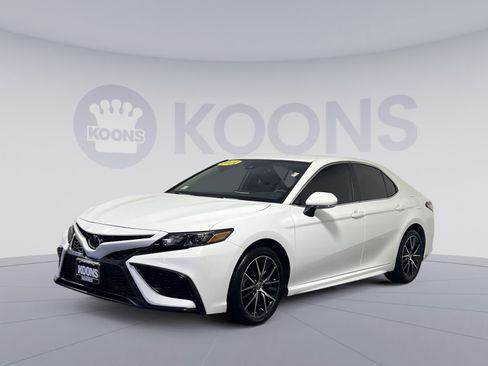Used 2024 Toyota Camry SE w/ Convenience Package FWD image 5