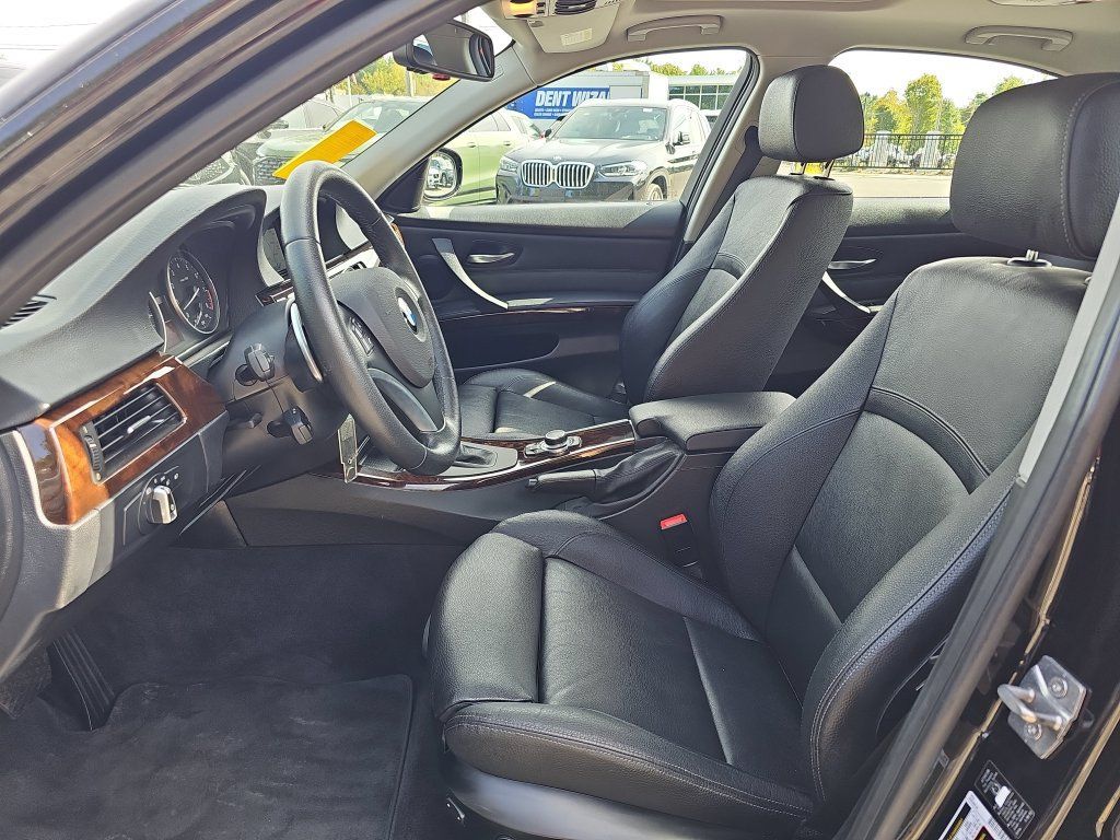 Used 2011 BMW 335i xDrive Sedan AWD/4WD image 10