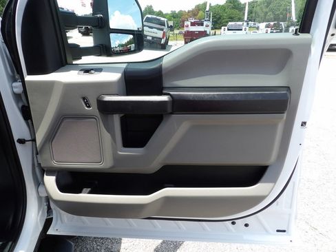 Used 2017 Ford F550 2WD Regular Cab Super Duty image 30