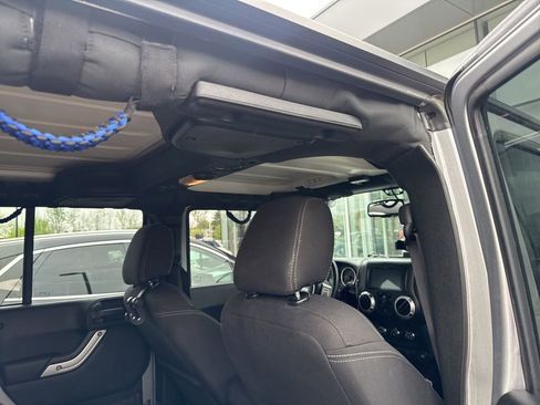 Used 2016 Jeep Wrangler Unlimited Sahara w/ Connectivity Group image 24