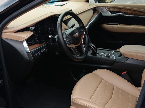 Used 2021 Cadillac XT5 Premium Luxury w/ Platinum Package image 5