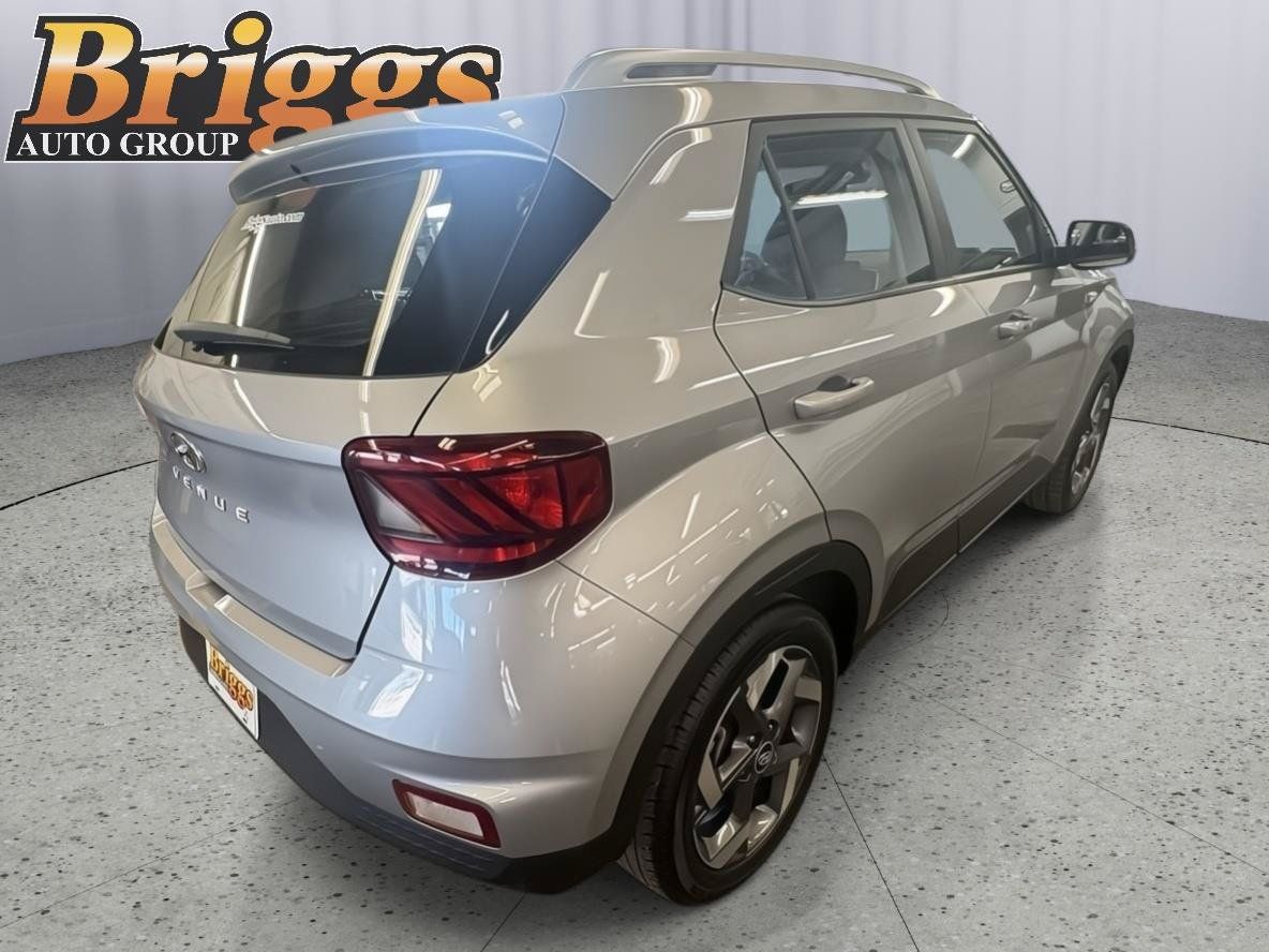 Used 2025 Hyundai Venue SEL FWD image 5