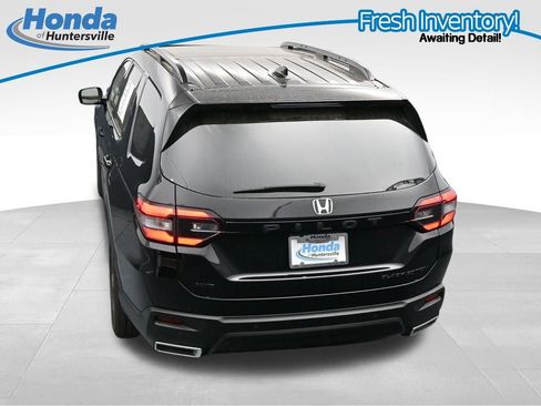 Used 2025 Honda Pilot Black Edition image 39