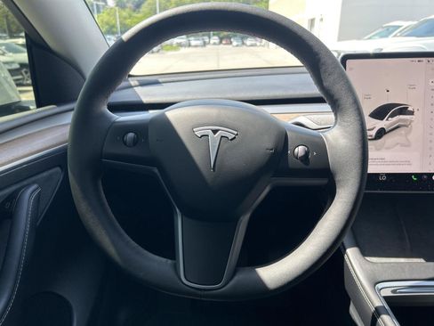 Used 2023 Tesla Model Y Long Range AWD/4WD image 18