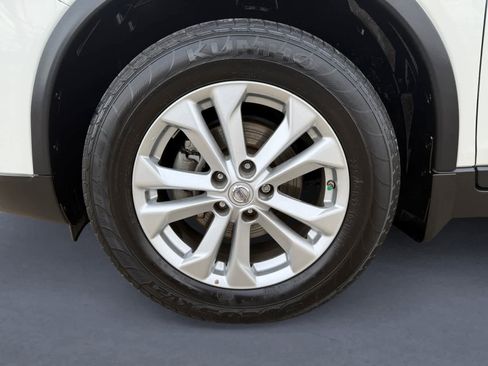 Used 2016 Nissan Rogue SV image 9