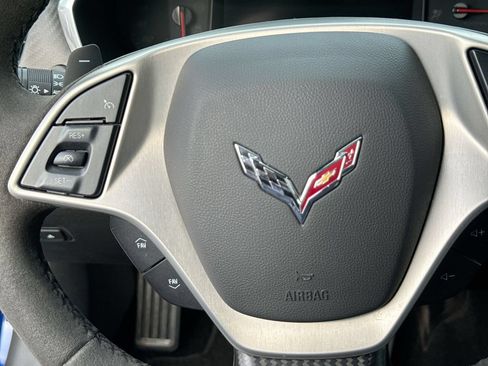 Used 2019 Chevrolet Corvette Stingray Coupe RWD image 17