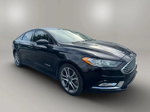 Used 2017 Ford Fusion SE w/ Equipment Group 601A FWD image 6