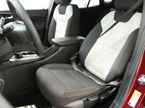 Used 2024 Chevrolet Trax RS w/ Sunroof Package FWD image 23