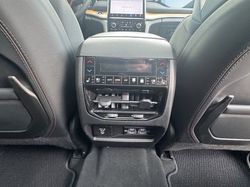 Used 2024 Jeep Grand Cherokee L Summit image 17