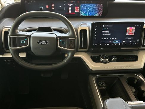 Certified 2025 Ford Expedition Active AWD/4WD image 13