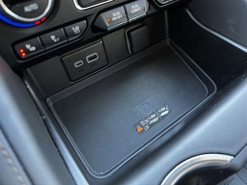 Certified 2024 Chevrolet Suburban High Country image 18