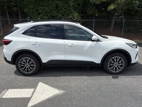 Used 2024 Ford Escape SE image 8