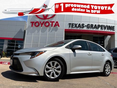 Used 2025 Toyota Corolla LE FWD image 1