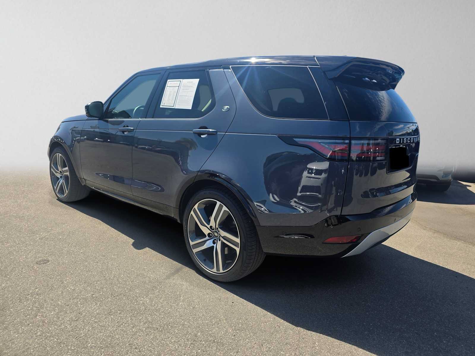 Used 2025 Land Rover Discovery Metropolitan Edition AWD/4WD image 3