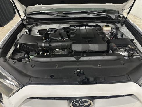 Used 2017 Toyota 4Runner SR5 Premium AWD/4WD image 34