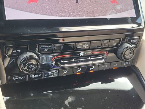 New 2025 Jeep Grand Cherokee Limited image 25