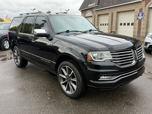 Used 2016 Lincoln Navigator Reserve image 3