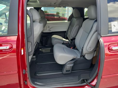 New 2026 Toyota Sienna XLE FWD image 12