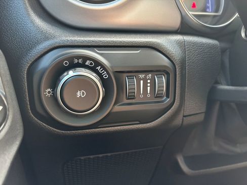 Used 2021 Jeep Wrangler Sport image 22