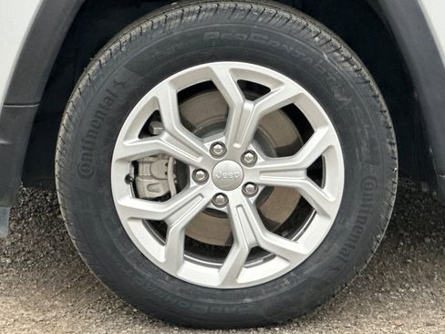 Used 2024 Jeep Compass Latitude image 41