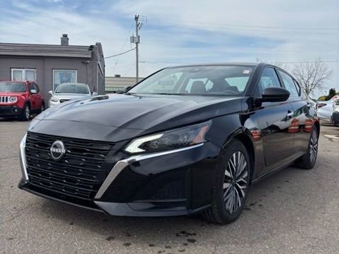 Used 2024 Nissan Altima 2.5 SV image 3