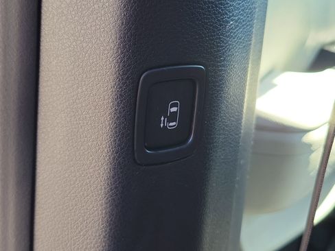 Used 2023 Kia Carnival SX image 24