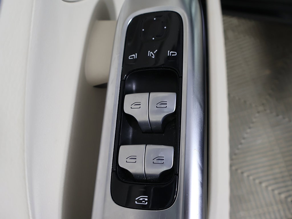 Used 2023 Mercedes-Benz C 300 4MATIC Sedan w/ Exclusive Trim Package image 34