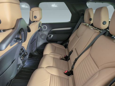 Used 2025 Land Rover Discovery Dynamic SE image 20