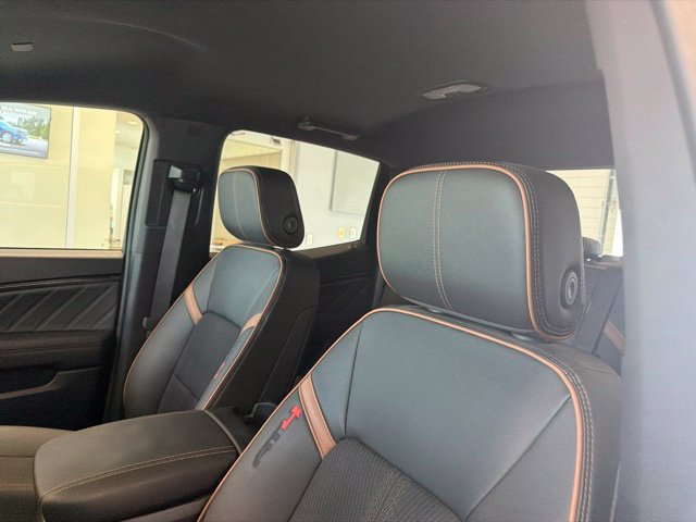 Used 2025 GMC Canyon AT4 AWD/4WD image 13
