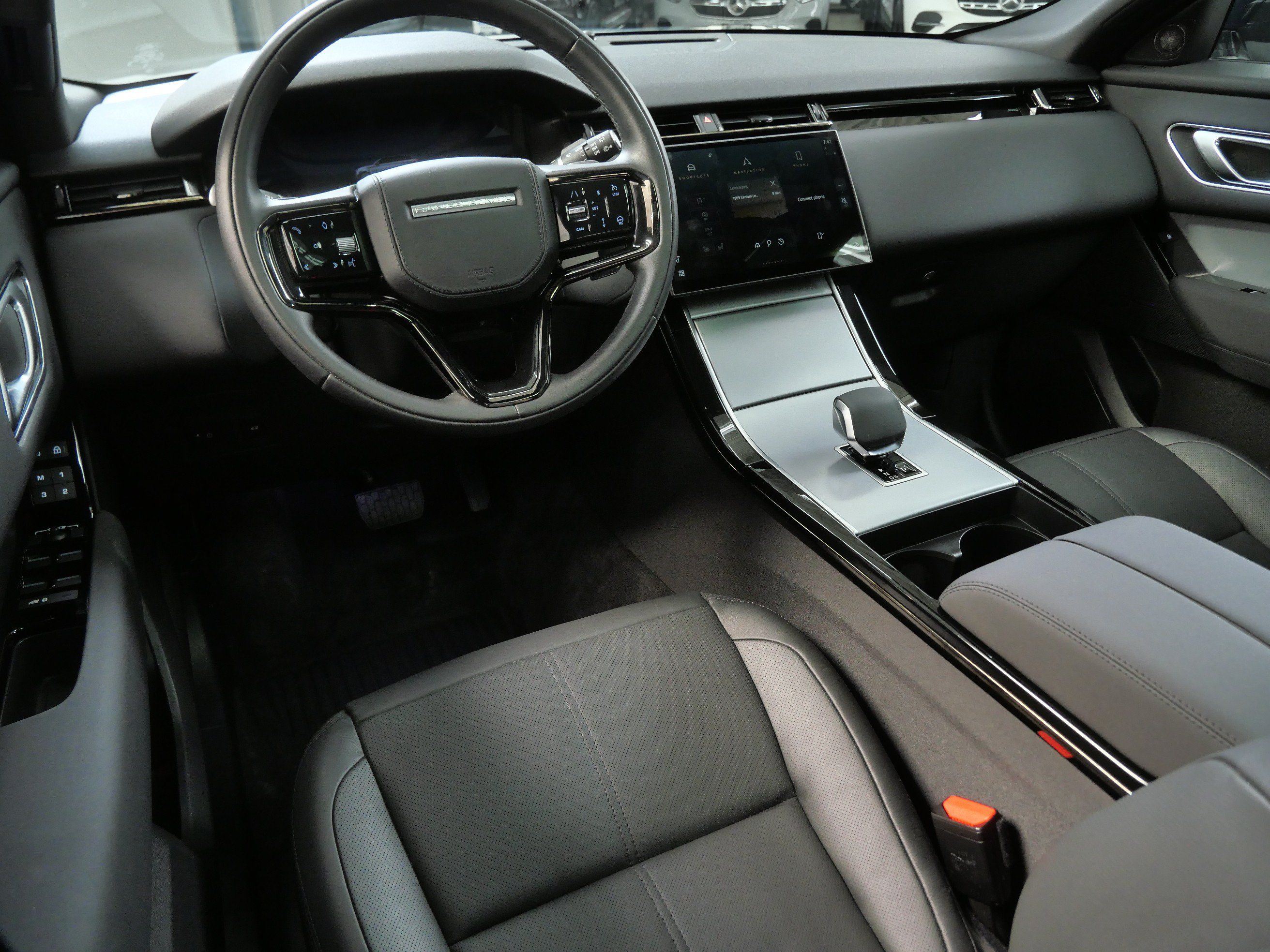Used 2025 Land Rover Range Rover Velar S AWD/4WD image 2