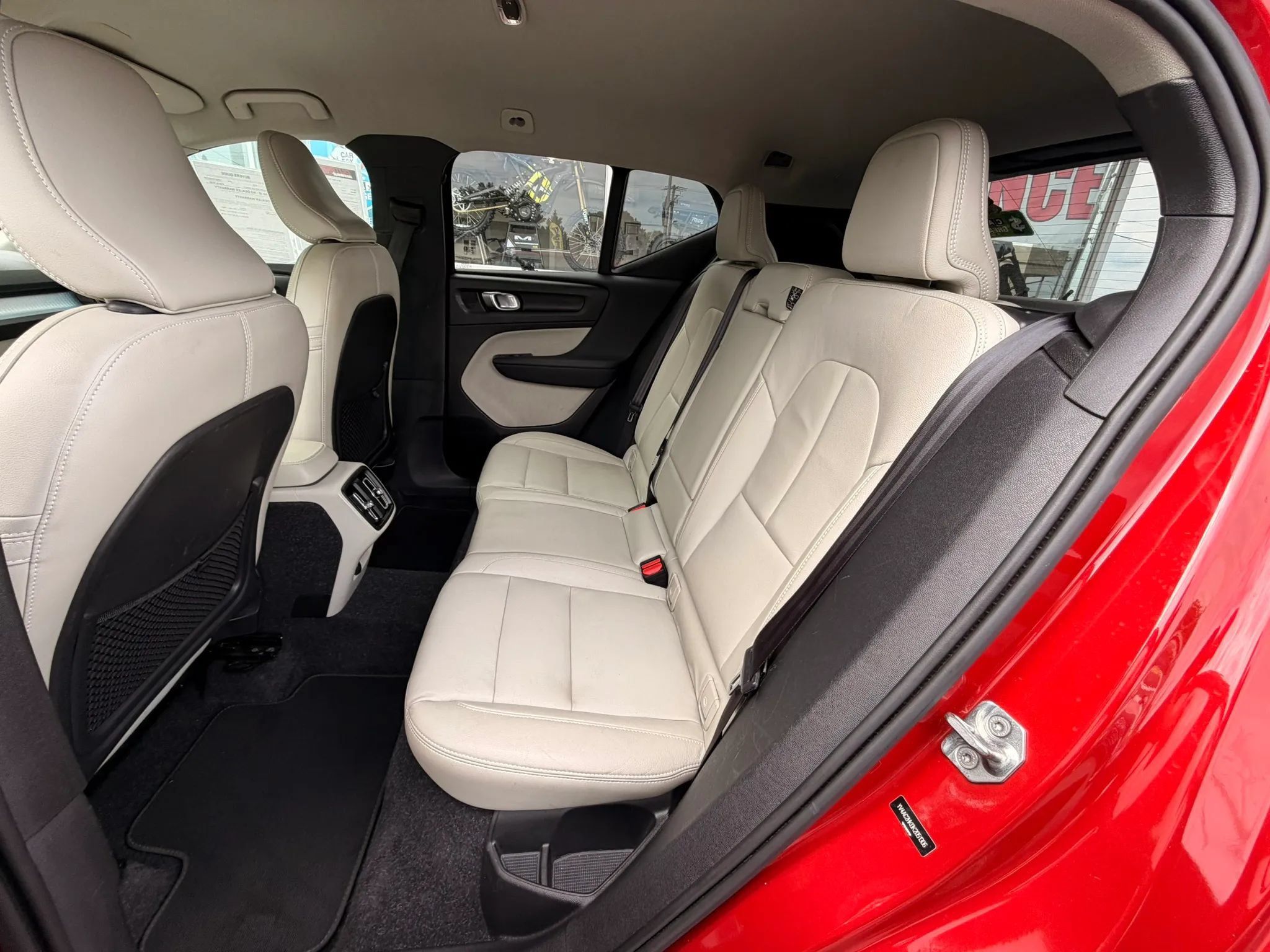 Used 2019 Volvo XC40 T4 Momentum FWD image 11