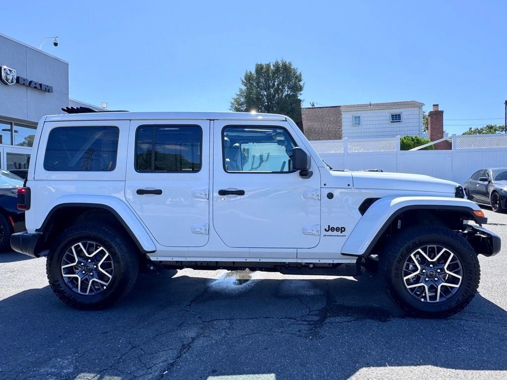 New 2026 Jeep Wrangler Unlimited Sahara AWD/4WD image 9