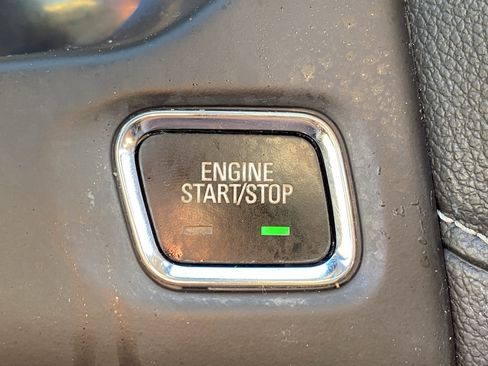 Used 2021 GMC Acadia SLE image 9