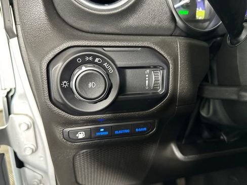 Used 2023 Jeep Wrangler Unlimited Sahara w/ Cold Weather Group AWD/4WD image 17