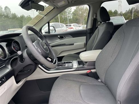 Used 2023 Kia Carnival LX image 14