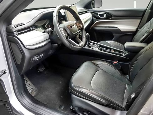 Used 2023 Jeep Compass Limited AWD/4WD image 9
