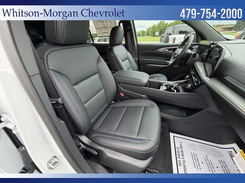 New 2026 Chevrolet Traverse LT w/ Sun and Wheel Package FWD image 32