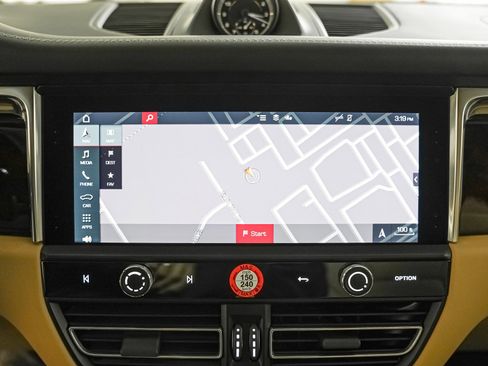 Certified 2025 Porsche Macan S image 23