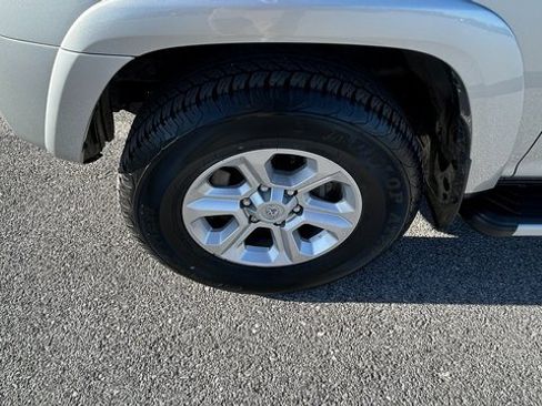 Used 2022 Toyota 4Runner SR5 Premium image 9