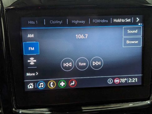 Used 2021 Chevrolet Traverse LT image 24