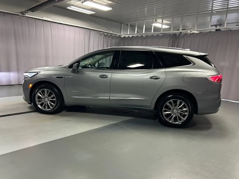 Used 2023 Buick Enclave Avenir w/ Avenir Technology Package FWD image 4