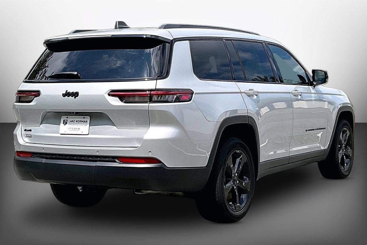 Used 2024 Jeep Grand Cherokee L Altitude AWD/4WD image 8