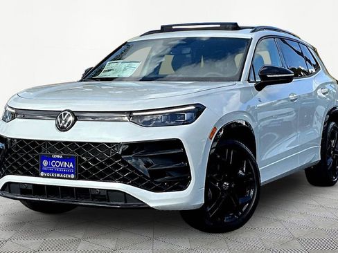New 2026 Volkswagen Tiguan SE R-Line image 3