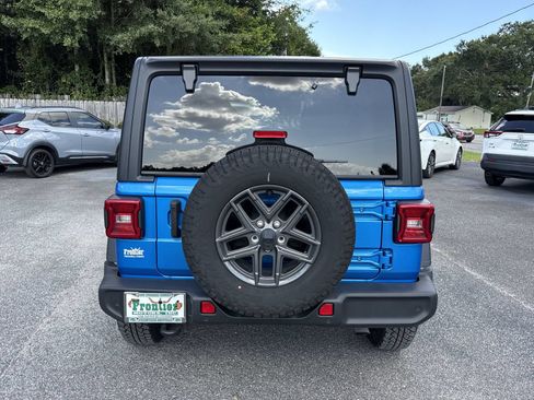 Used 2024 Jeep Wrangler Unlimited Sport AWD/4WD image 4