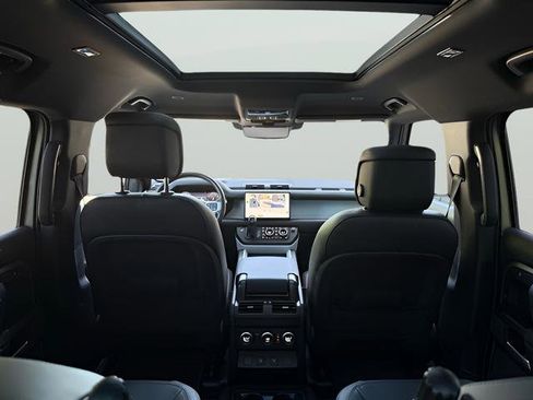 Certified 2025 Land Rover Defender 130 X-Dynamic SE image 33