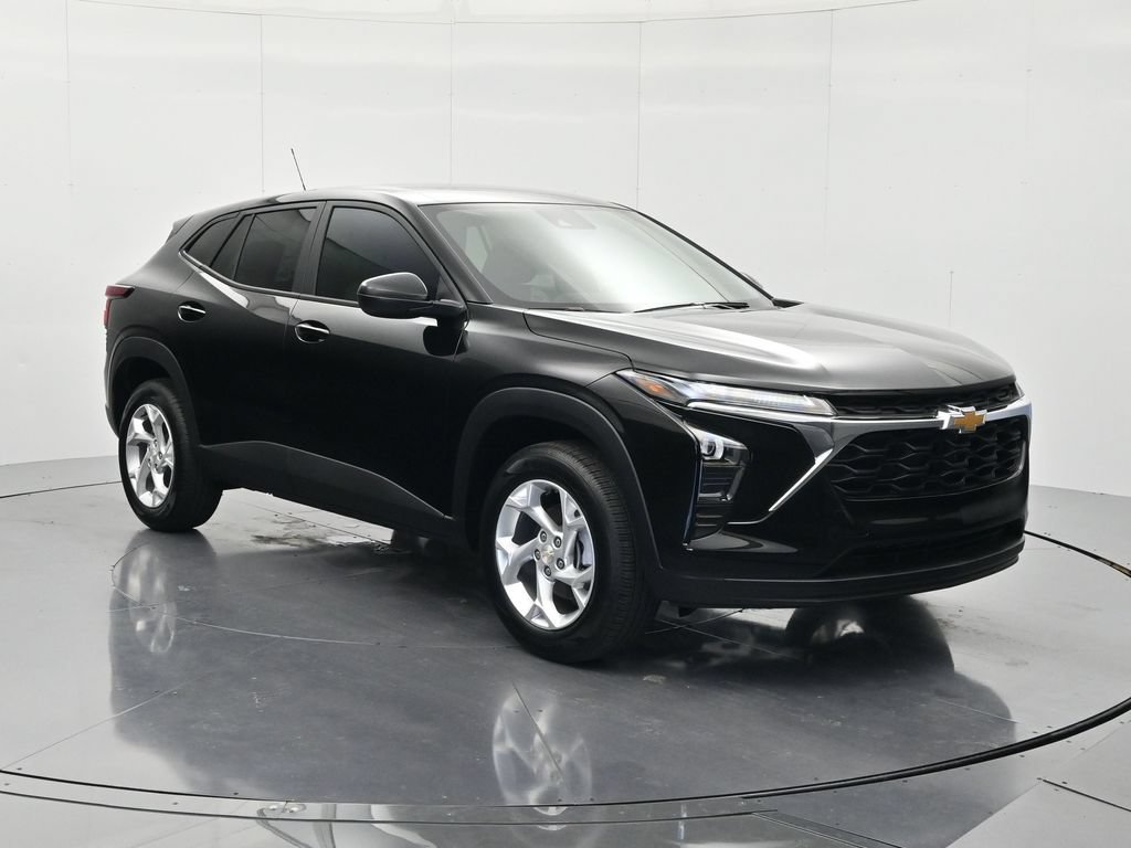 New 2026 Chevrolet Trax LS w/ LS Convenience Package FWD image 3