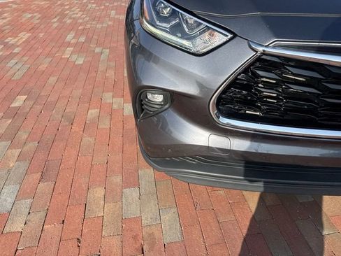 Used 2023 Toyota Highlander Limited FWD image 21